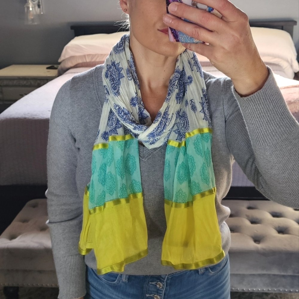 Colorblock paisley scarf
